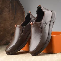 Egoss Men Textured Comfort Insole Round Toe Leather Slip-On Sneakers-image-37