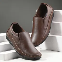 Egoss Men Textured Comfort Insole Round Toe Leather Slip-On Sneakers-image-9