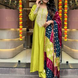 DIVASTRI Embroidered Straight Sequinned Kurta With Trousers And Dupatta-picture-27