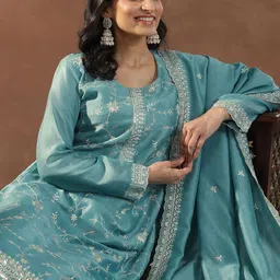 Libas Women Floral Embroidered Regular Sequinned Kurta with Trousers & With Dupatta-28
