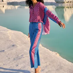 Dash and Dot Geometric Printed V-Neck Top With Trouser image 3