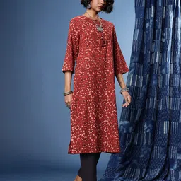 Taavi Floral Printed Tie-Up Neck Ajrakh Kurta with Trousers & Dupatta image 2