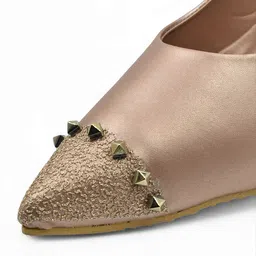 SHRIVAS BY ARCHITA MEHTA Embellished Round Toe Block Heeled Pumps image 5