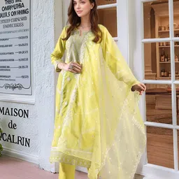 Aaghnya Women Floral Embroidered Regular Thread Work Kurta with Trousers & With Dupatta-image-6