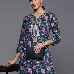 Varanga Ethnic Motifs Printed Gotta Patti Straight Kurta-image-97