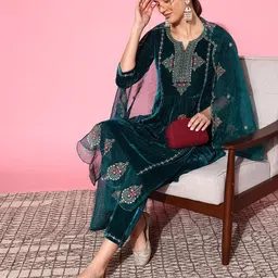 Sangria Ethnic Motifs Embroidered Panelled Thread Work Velvet Kurta Set-image-72