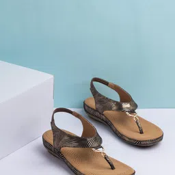 Inc 5 Women Textured One Toe Flats-picture-22