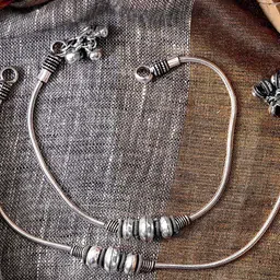 TEEJH Set Of 2 Oxidised Silver-Toned Beaded Anklets-4