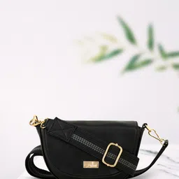 yelloe Women Black Solid Sling Bag-34