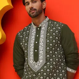 Jompers Floral Embroidered Mandarin Collar Sequinned Silk Cotton Straight Kurta-image-91