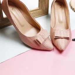 XE Looks Women Pink Textured Block Pumps with Bows-11
