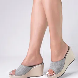 Monrow Gunmetal-Toned PU Block Sandals-32
