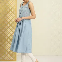 House of Pataudi Women Blue Floral Print A-Line Kurta-image-66
