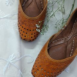 Anouk Women Ethnic Mojaris with Laser Cuts Flats-image-19