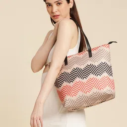 DressBerry Geometric Printed Structured Tote Bag-12