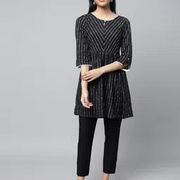 AURELIAEmbroidered Keyhole Neck Thread Work Kurti-image-24