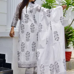 Libas Floral Printed Mandarin Collar Straight Kurta With Trousers & Dupatta-picture-22