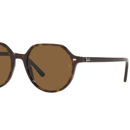 Ray-Ban Unisex Wayfarer Sunglasses with Polarised and UV Protected Lens image 5