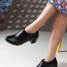 Carlton London Block Pumps-26
