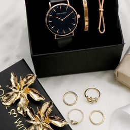 JOKER & WITCH Women Black & Rose-Gold Toned Kiss me Love Stack Watch Gift Set JWLS115-17
