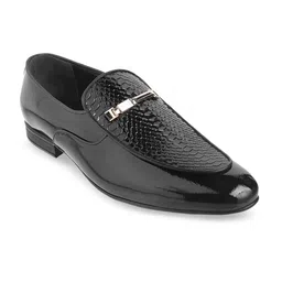 Metro Men Black Textured Leather Formal Loafers-image-10
