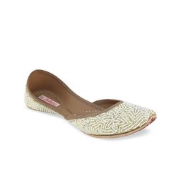 Fulkari Women Silver-Toned & White Embellished Leather Mojaris-image-67