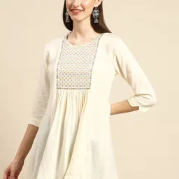Sangria White Floral Embroidered Top-picture-39
