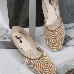 AROOM Women Ethnic Embellished Mojaris Flats-image-15