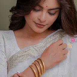 Zeraki Jewels Radhika Set Of 4 Gold-Plated Bangles-18