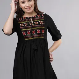 Vishudh Women Black Solid Tunic-19