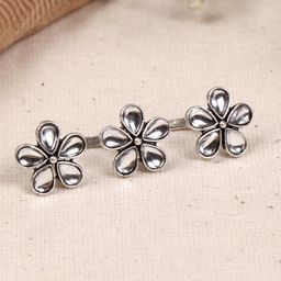 TEEJH Silver-Toned Oxidized Bloom Polki Pearl-Studded Dual Finger Ring-10