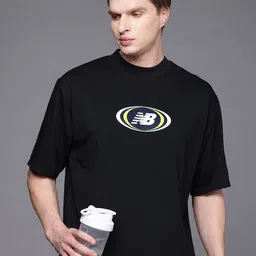 New Balance Men Brand Logo Printed Hoops On Court Oversized T-shirt-image-65