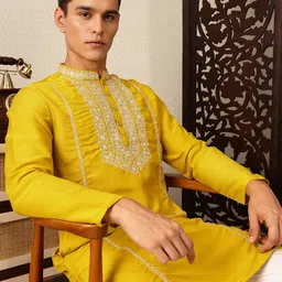 House of Pataudi Floral Embroidered Sequinned Straight Jashn Kurta-image-59