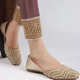 Anouk Women Embellished Ethnic Mojaris Flats-picture-40