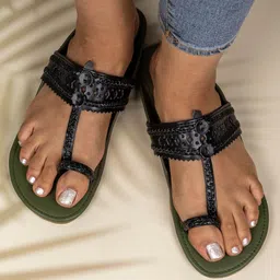 THE MADRAS TRUNK Women Black Solid Leather Open Toe Flats-image-23