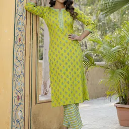 Nayo Floral Printed Straight Pure Cotton Kurta with Trousers-picture-10