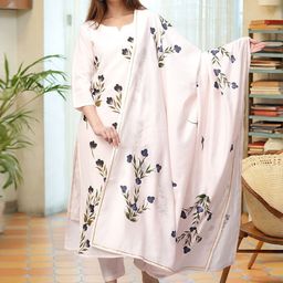 Aaghnya Women Floral Printed Regular Kurta Trousers With Dupatta-image-96