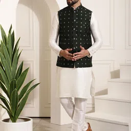 SOJANYA Men Off White Solid Kurta Set With Printed Jacket-picture-13
