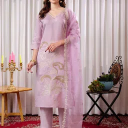 DRESOUL Floral Embroidered V-Neck Thread Work Kurta With Trousers & Dupatta-5