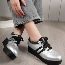 The Roadster Lifestyle Co Women Round Toe Casual Sneakers-28
