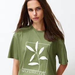 Trendyol Round Neck Drop Shoulder Sleeves Typographic Printed Regular Fit Cotton T-shirt-image-19