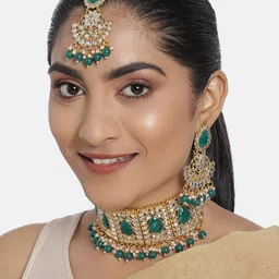 Zaveri Pearls Green Gold-Plated Kundan Choker Necklace, Earring & Maangtikka Set-image-7