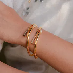 Zeraki Jewels Jahnavi Set Of 2 Gold-Plated Stone Studded Textured Bangles-1