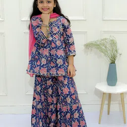 Ka-mee Girls Floral Printed Panelled Gotta Patti Pure Cotton Kurta Set-image-74