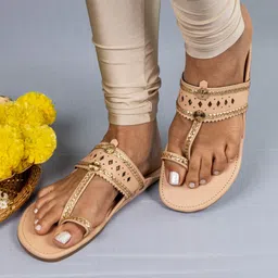 THE MADRAS TRUNK Women Beige Woven Design Leather Open Toe Kolhapuri Flats-10