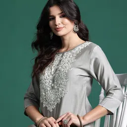 Indo Era Ethnic Motifs Embroidered Thread Work Kurta with Trousers-picture-41