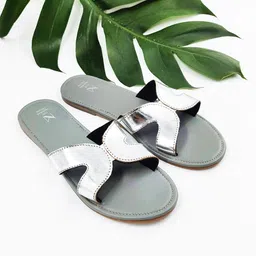 THE MADRAS TRUNK Women Silver-Toned Embellished Leather Open Toe Flats-image-27