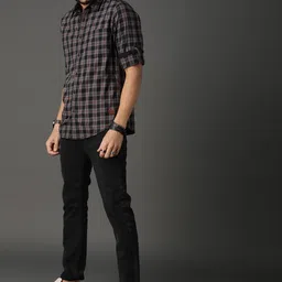 Roadster Men Black & Red Yarn Dyed Checked Casual Sustainable Shirt-image-11