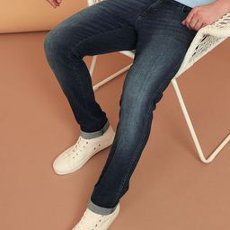 Wrangler Men Skanders Slim Fit Low-Rise Clean Look Light Fade Stretchable Jeans-image-42