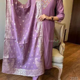 TRAHIMAM Women Floral Embroidered Regular Chanderi Silk Kurta with Trousers & With Dupatta-image-32